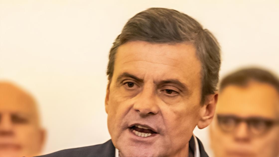 Calenda alla finestra: "Basta politicismi, servono temi concreti"