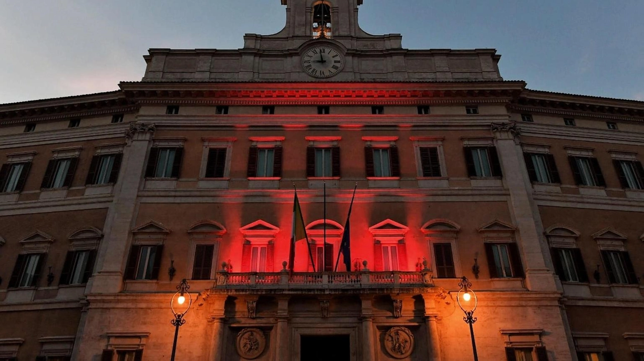 La Camera punta a votare la manovra entro domani sera. La fiducia sarà posta oggi, il voto finale previsto alle 23.