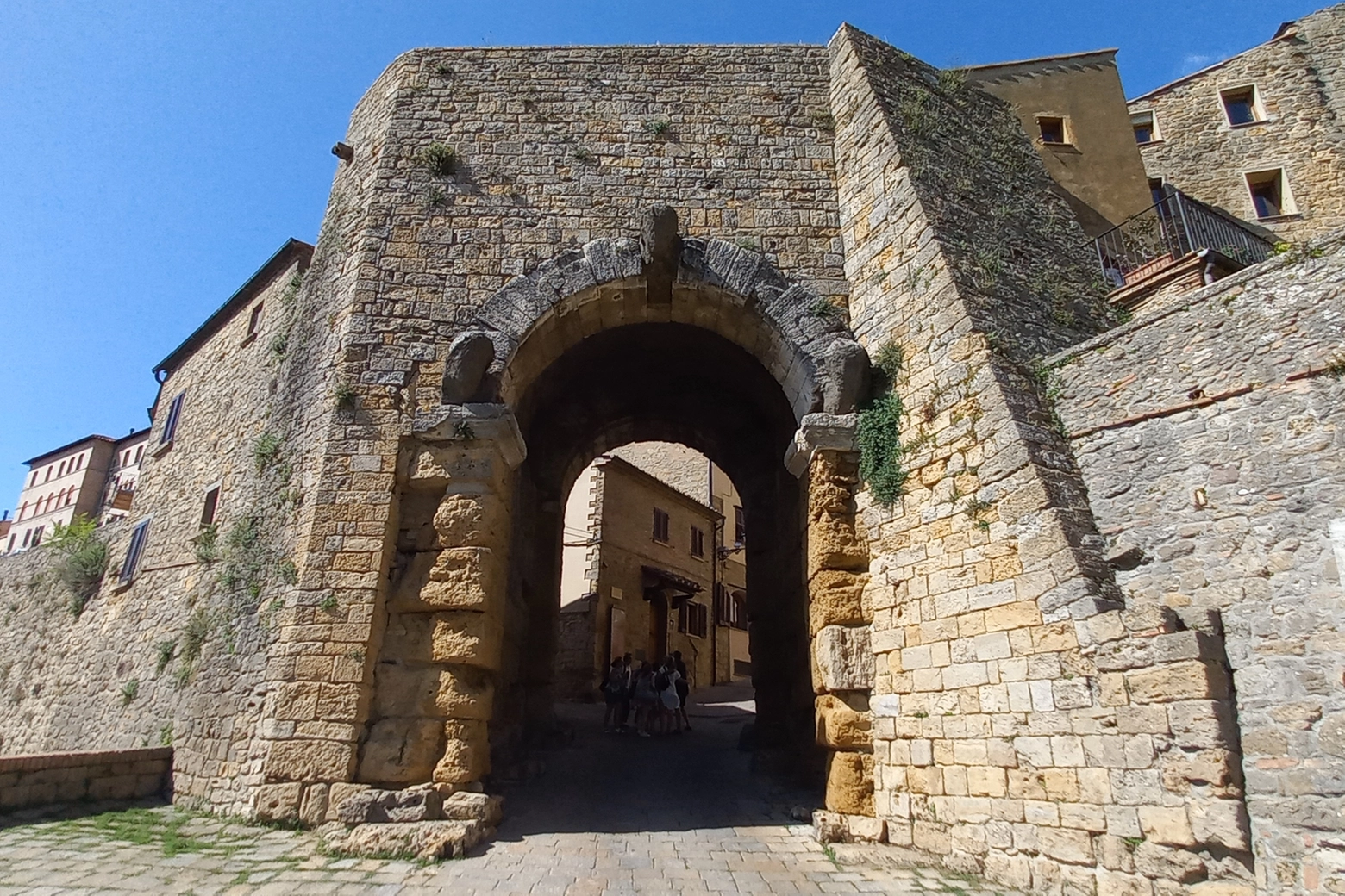 Porta dell'Arco, costruita dagli Etruschi, faceva parte della cinta muraria di 7 chilometri del IV secolo a.C.