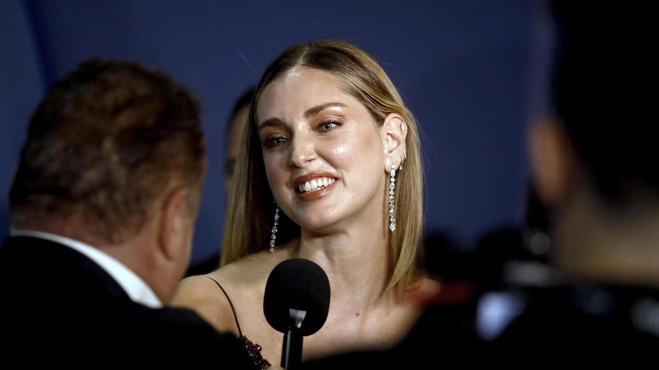 Chiara Ferragni parla del tradimento di Fedez e delle accuse di truffa aggravata, condividendo il suo dolore su Instagram.