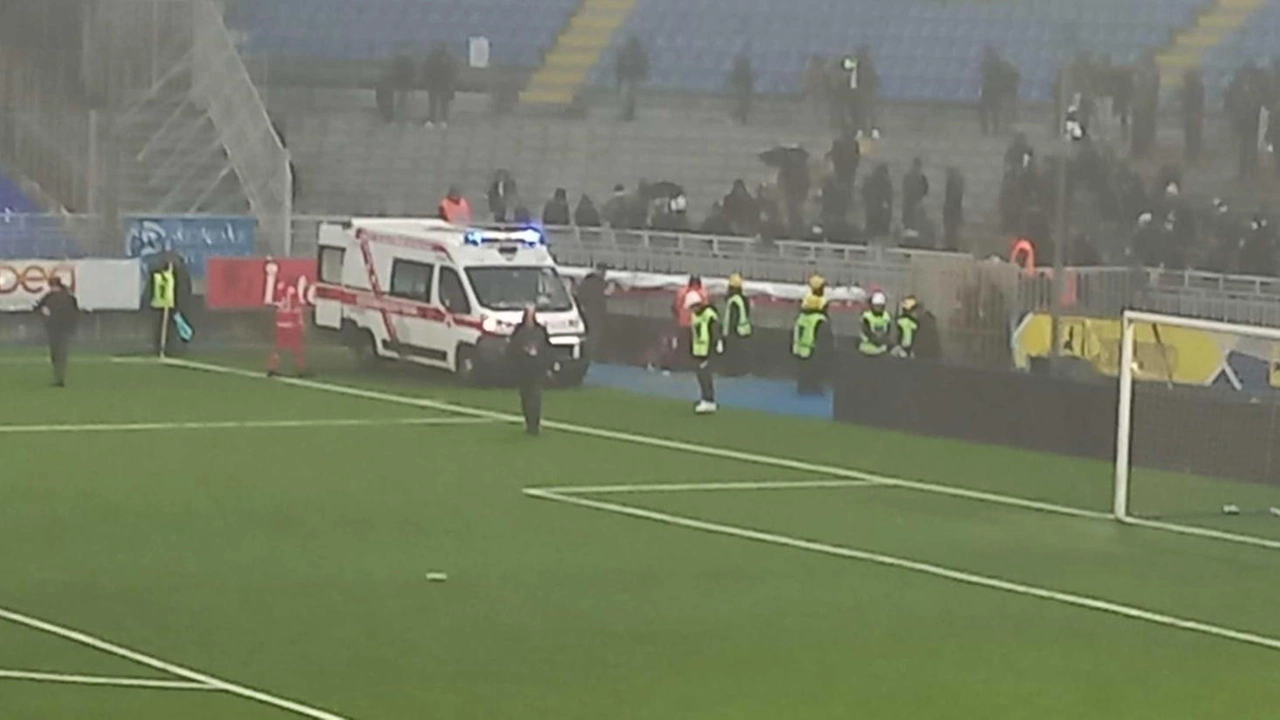 Un tifoso della Pro Patria è in rianimazione dopo essere caduto nel fossato dello stadio Piola al termine della partita contro il Novara.