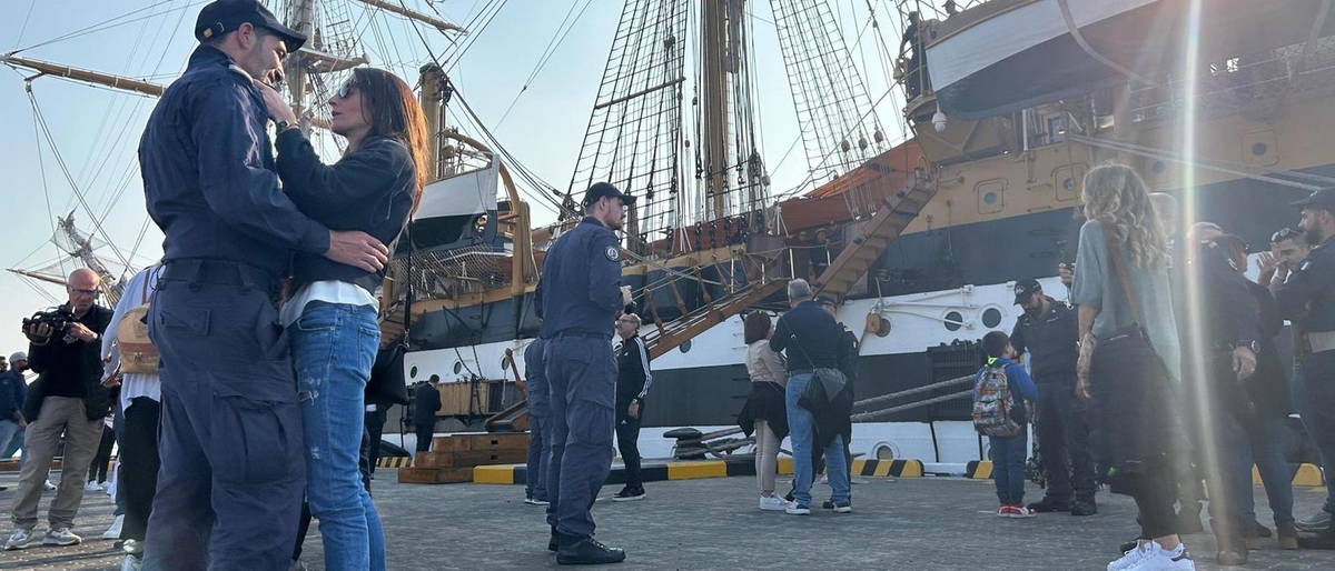 Amerigo Vespucci ad Abu Dhabi: tappa natalizia del tour mondiale della Marina Militare