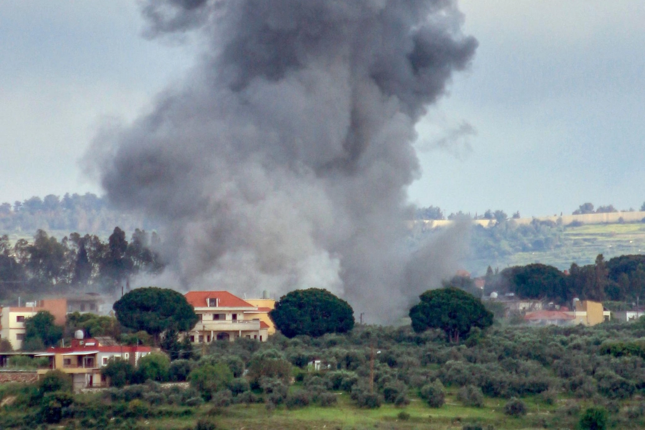 Israele colpisce postazioni Hezbollah in Libano