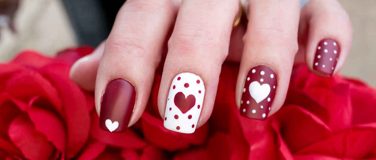 Make-up e manicure di San Valentino, romantico o sexy: le idee alla moda a cui ispirarsi