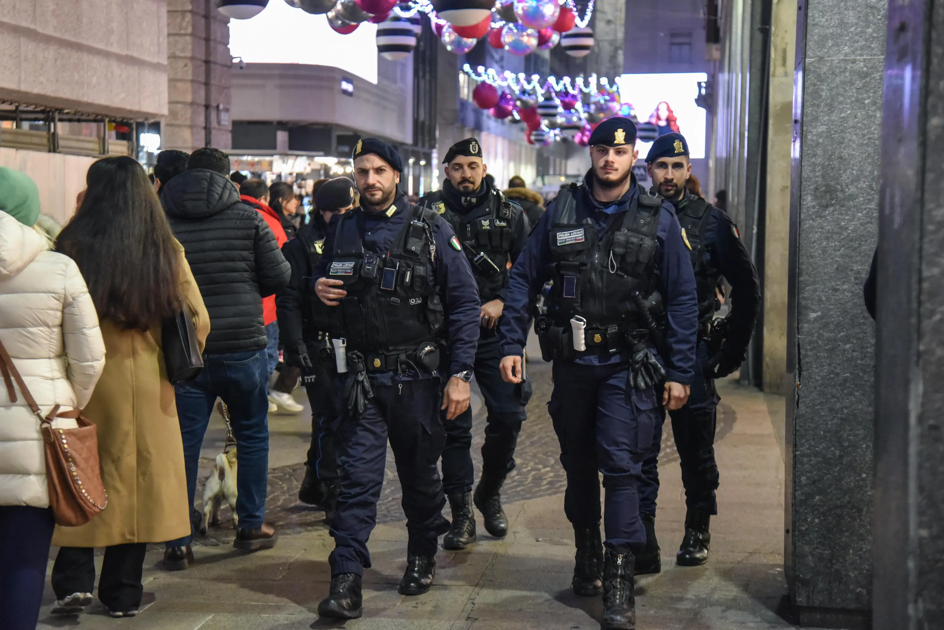 Feriti Capodanno 2025, mai così tanti negli ultimi 10 anni. A Napoli due giovani colpiti da proiettili vaganti. Spari a Bari, 20enne grave