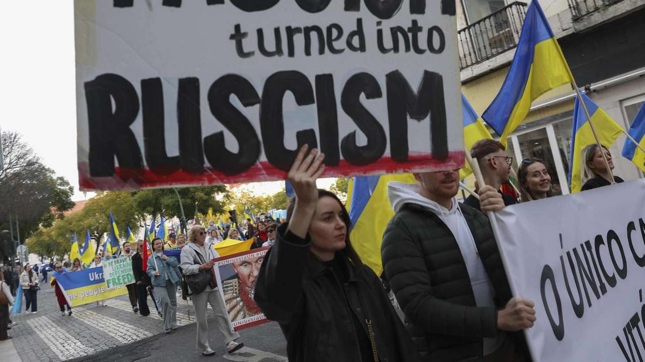 La comunità ucraina di Lisbona manifesta a tre anni dall’invasione russa