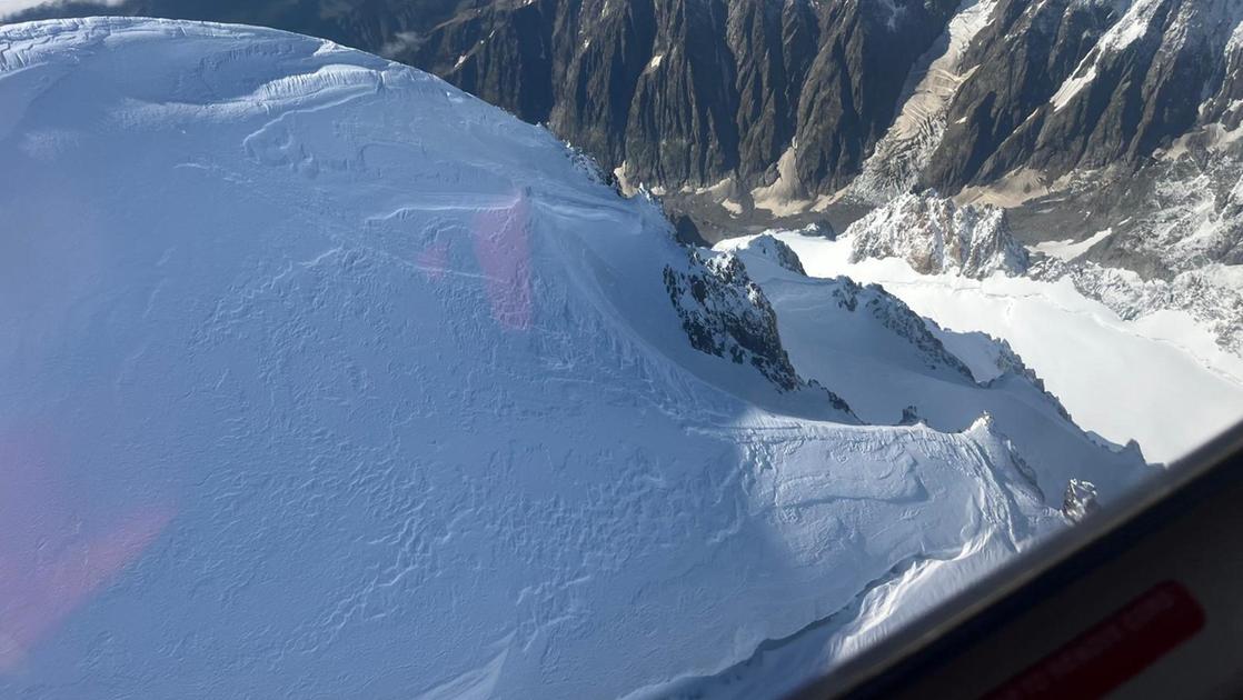 Trovati morti i due alpinisti italiani dispersi sul Monte Bianco: le vittime sono Alessandro Galimberti e Sara Stefanelli