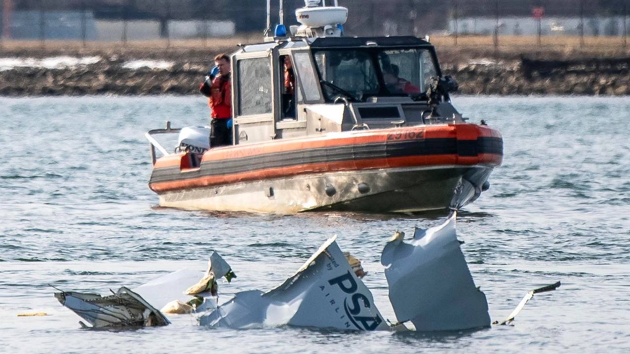 USA WASHINGTON DC AIRPLANE CRASH