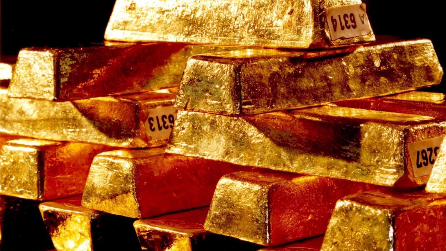 Cina: Banca centrale ferma l'acquisto di oro dopo 18 mesi