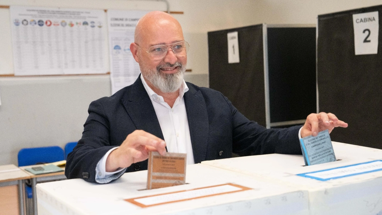 Stefano Bonaccini al voto a Campogalliano (Ansa)