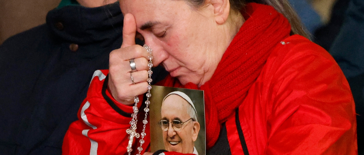 Papa Francesco, dimissioni vicine? “Nessuna tempistica”. Forse una “sorpresa” per l’Angelus