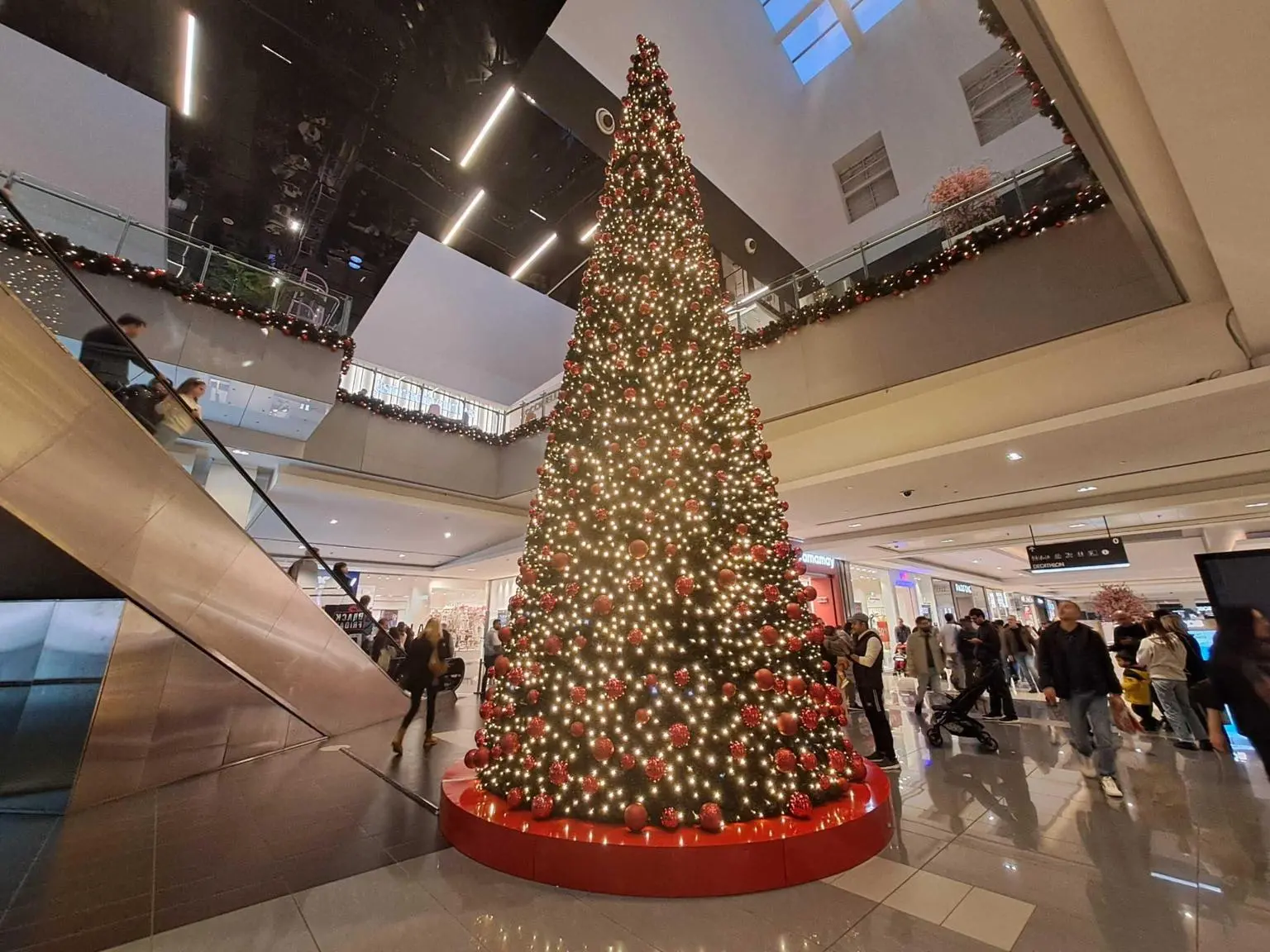 Natale con i fiocchi: 9 miliardi spesi in Italia tra cibo, regali e viaggi