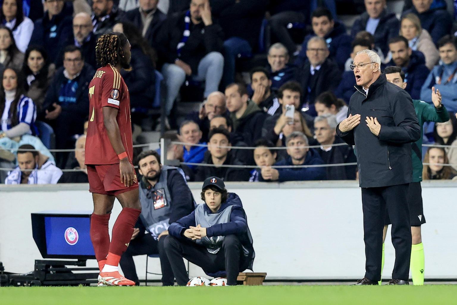 Claudio Ranieri furioso contro l'arbitro Stieler dopo Porto-Roma