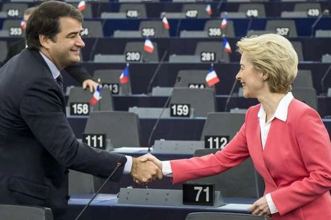 Ursula von der Leyen con Raffaele Fitto