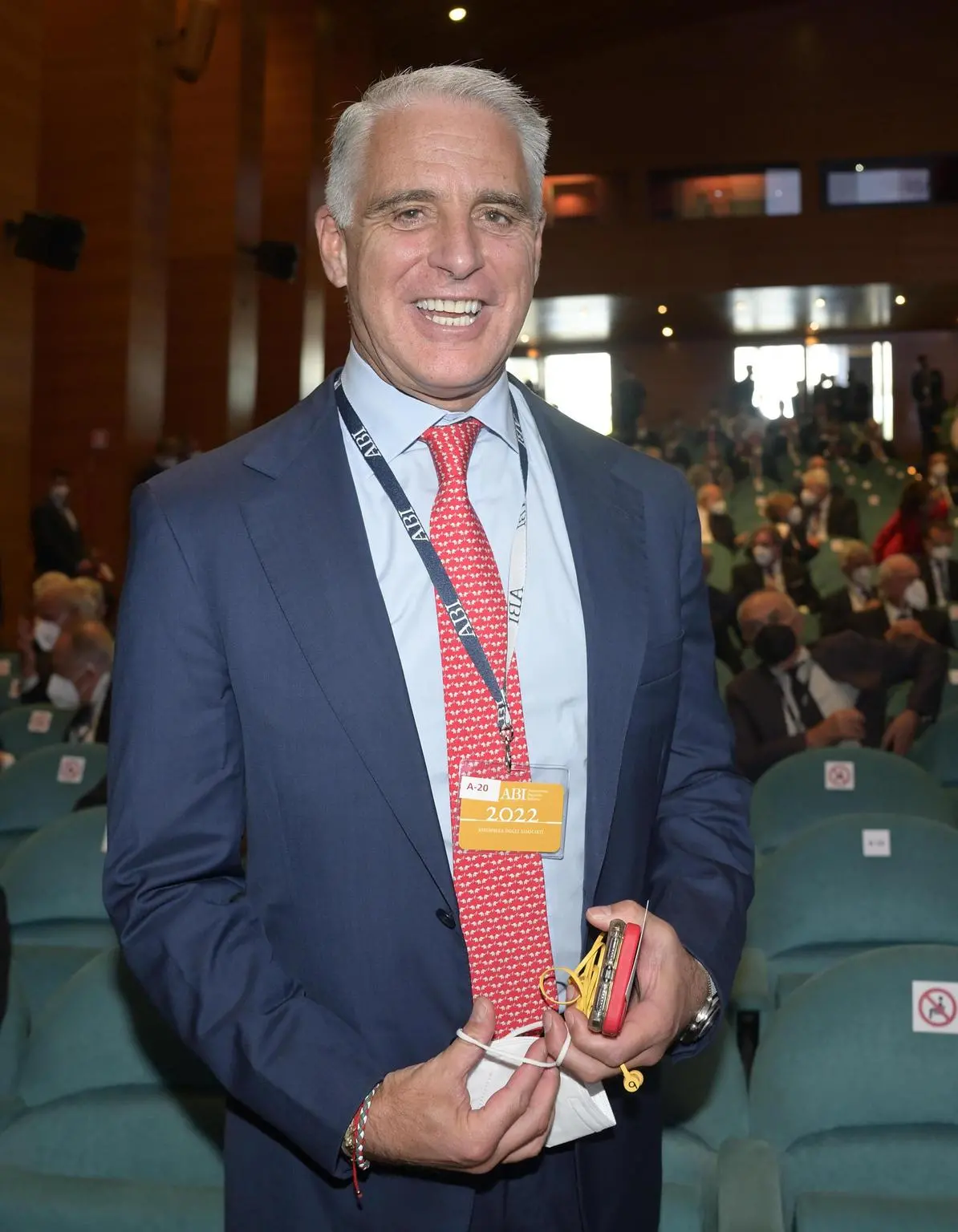 Remunerazione di Andrea Orcel in aumento a 13,2 milioni nel 2024