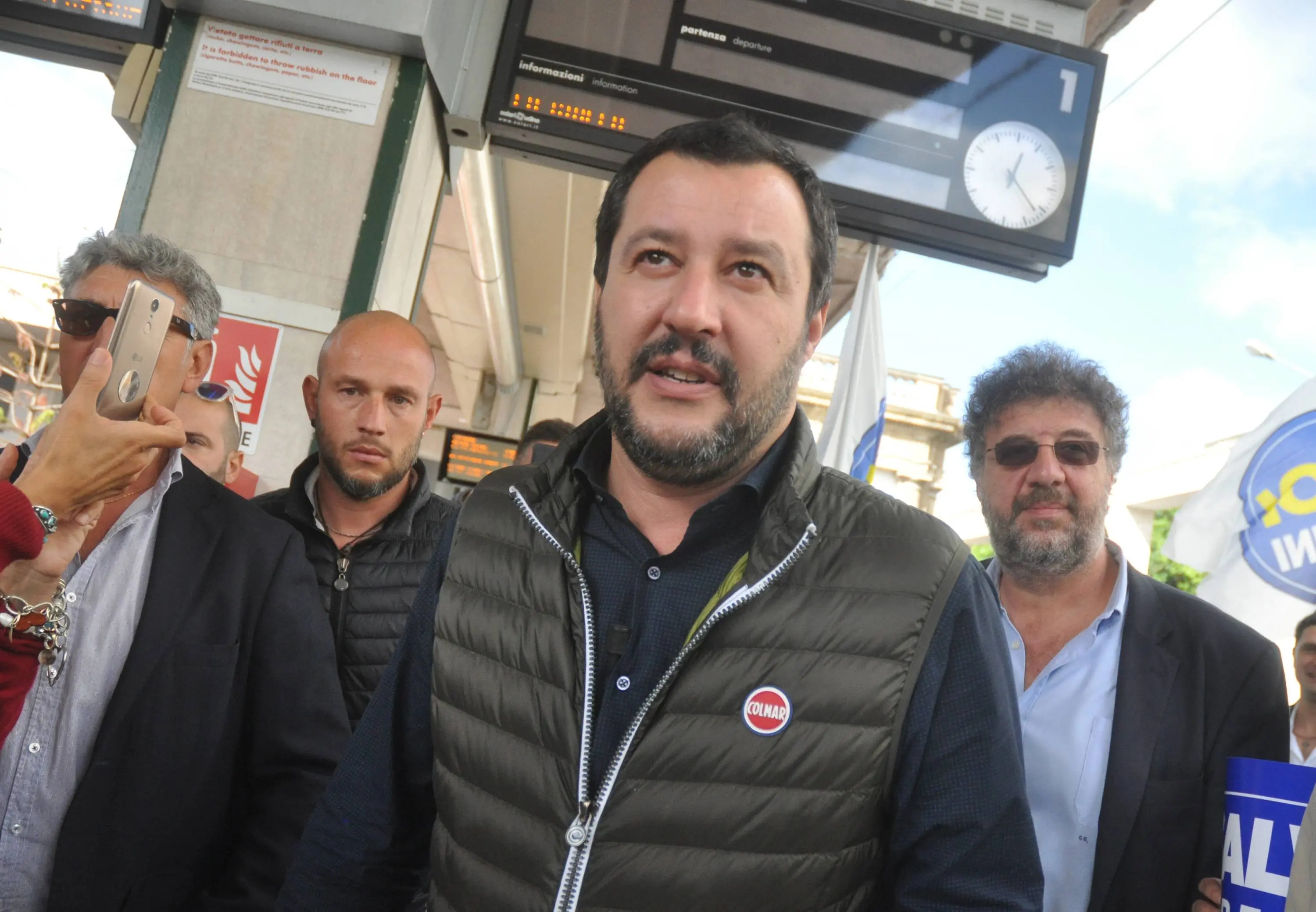 Sciopero treni 13 dicembre ultime notizie, Salvini: “Ho firmato la riduzione a 4 ore”. Ma i sindacati non ci stanno