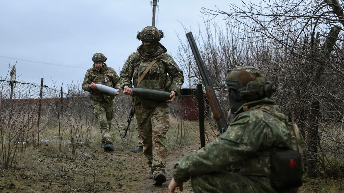 La Russia risponde a Kiev: pioggia di missili Kalibr e Kinzhal sull’Ucraina. La Lituania pronta a inviare personale militare