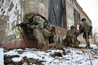 Ucraina, Zelensky: “Grazie a Meloni e G7 per il sostegno". Kiev: distrutto costoso sistema missili BUK-M1. Mosca inizia a produrre droni termobarici: devastanti per i civili