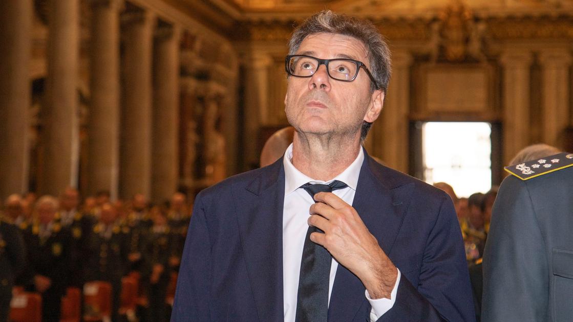 Manovra 2024, minibonus per le pensioni e giù le aliquote Irpef. Ma è caccia alle coperture