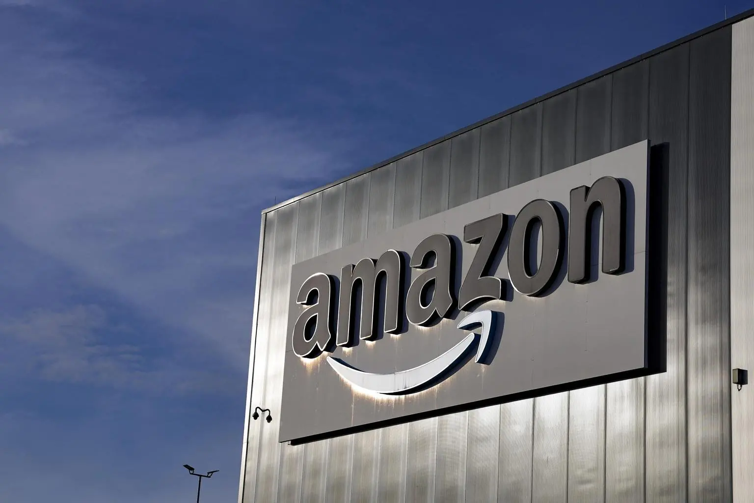 Amazon lancia la 'consegna non urgente': scopri i vantaggi economici