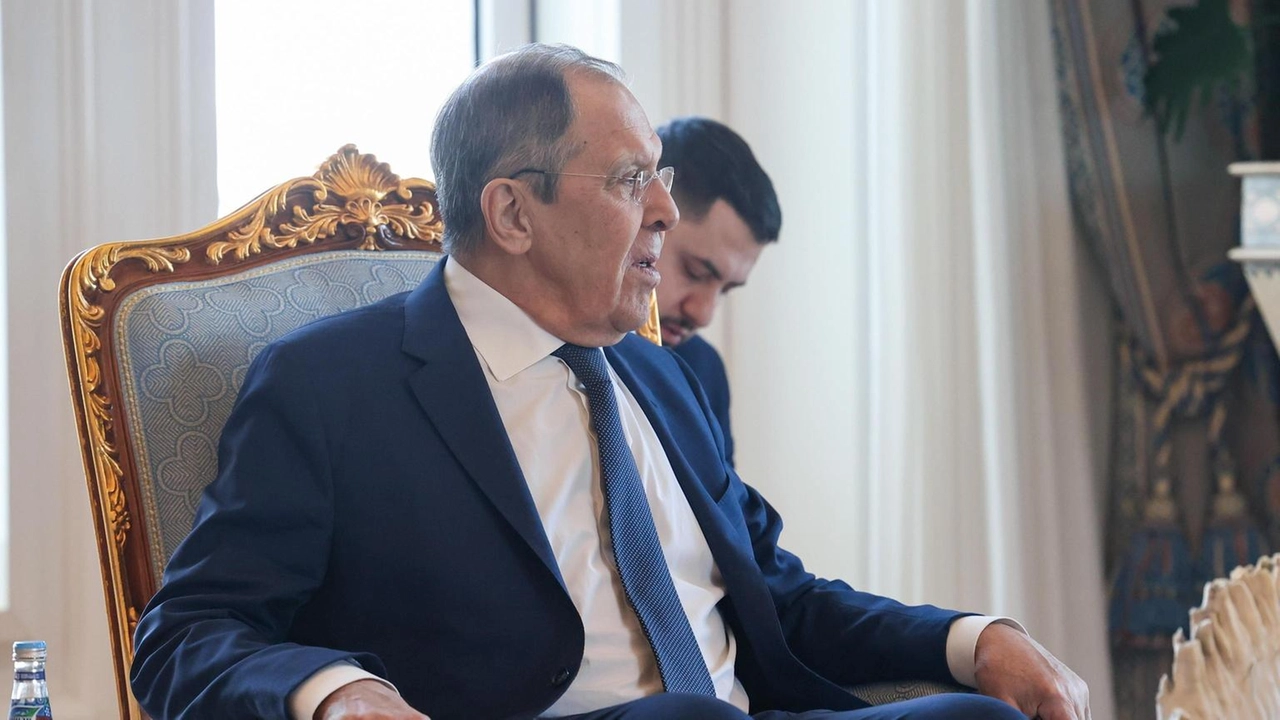 Il ministro Lavrov accusa l'Europa di incitare Kiev alla guerra con piani di peacekeeping "arroganti".