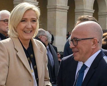 Francia nel caos: asse tra moderati e Le Pen, i neogollisti si spaccano