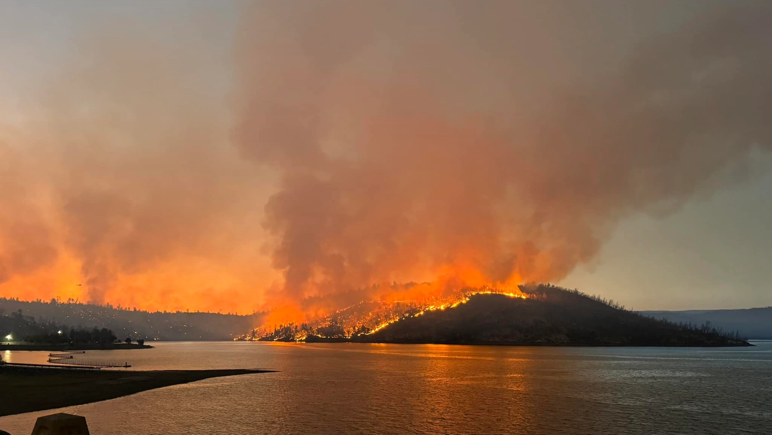 L'incendio Thompson ha già bruciato più di 3500 ettari (Facebook)