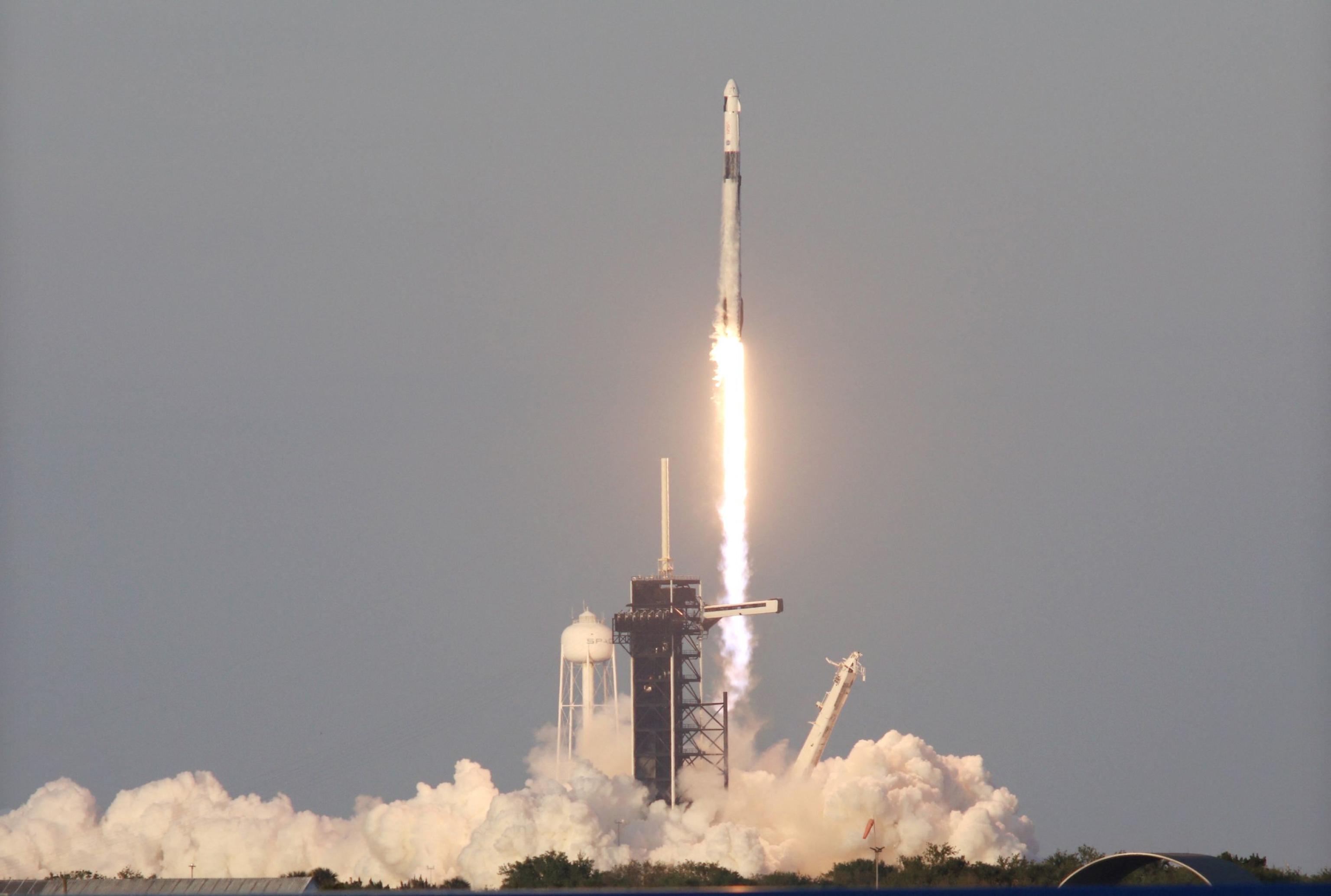 Partita la missione Nasa-SpaceX per recuperare i due astronauti da 9 mesi bloccati sull’Iss