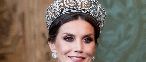 Dopo l’assenza, la regina Letizia di Spagna torna agli impegni pubblici