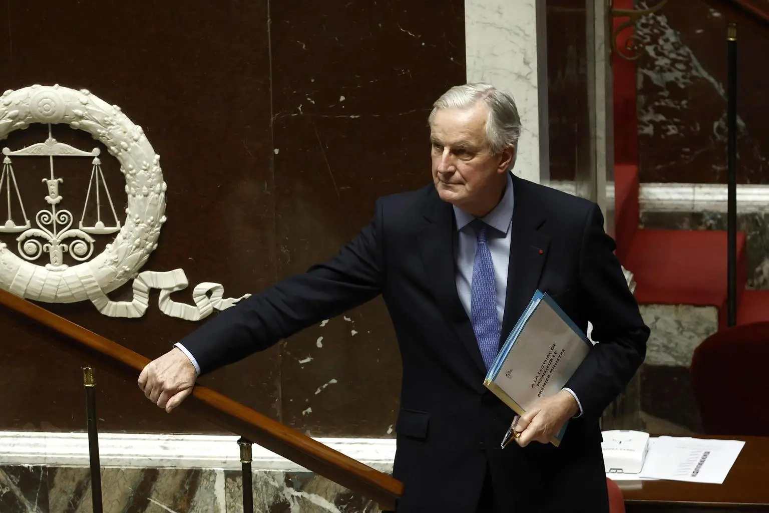 Francia, il governo Barnier è caduto. Passa la sfiducia, Macron vuole un nuovo premier in 24 ore