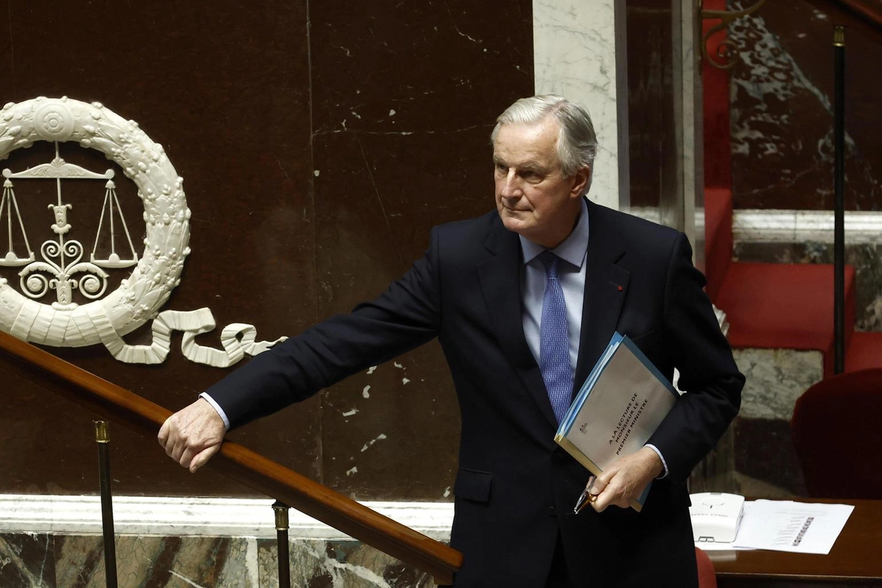 Michel Barnier all'Assemblea Nazionale di Francia. Il suo governo è caduto dopo il via libera alla mozione di sfiducia (Ansa)