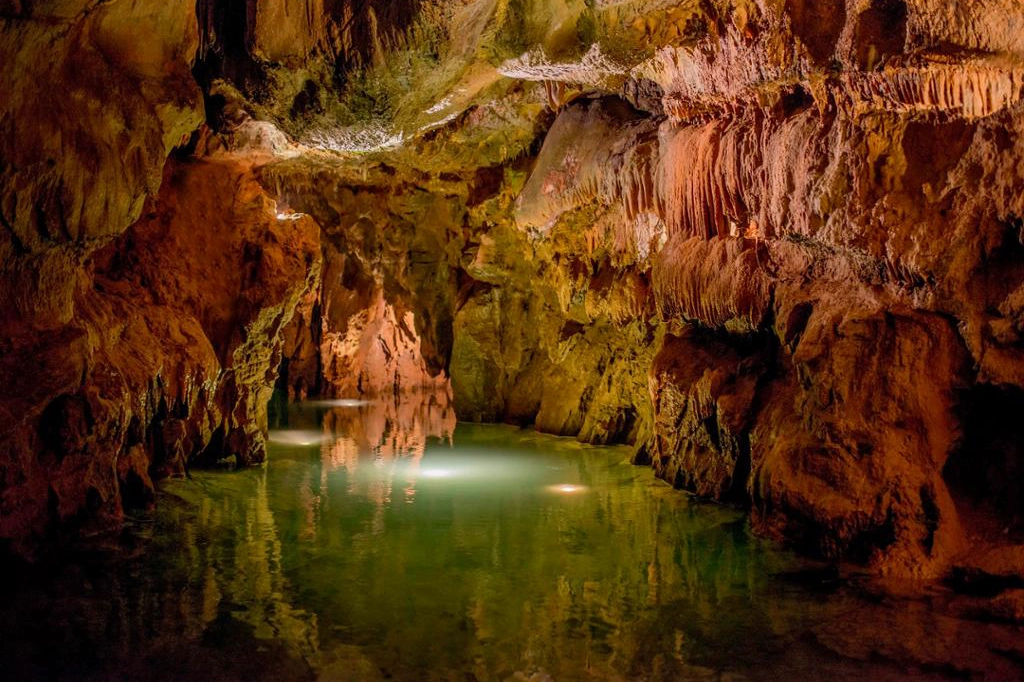 Una delle sale delle Grotte di San José