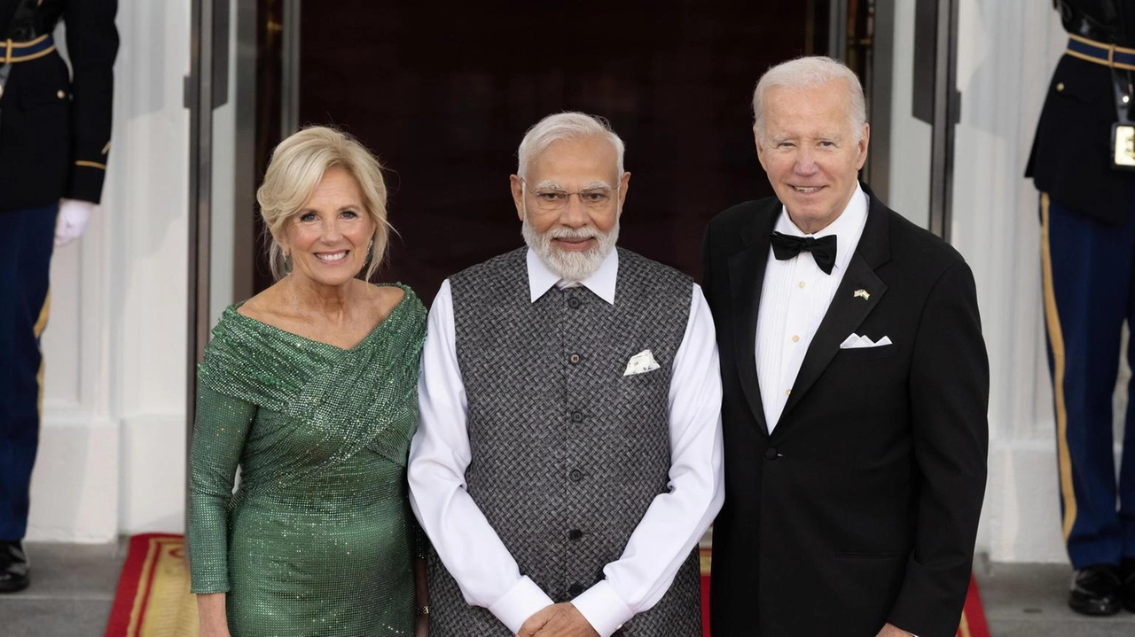 Joe Biden e la sua famiglia hanno ricevuto regali di valore nel 2023, tra cui un diamante da 20.000 dollari da Narendra Modi.