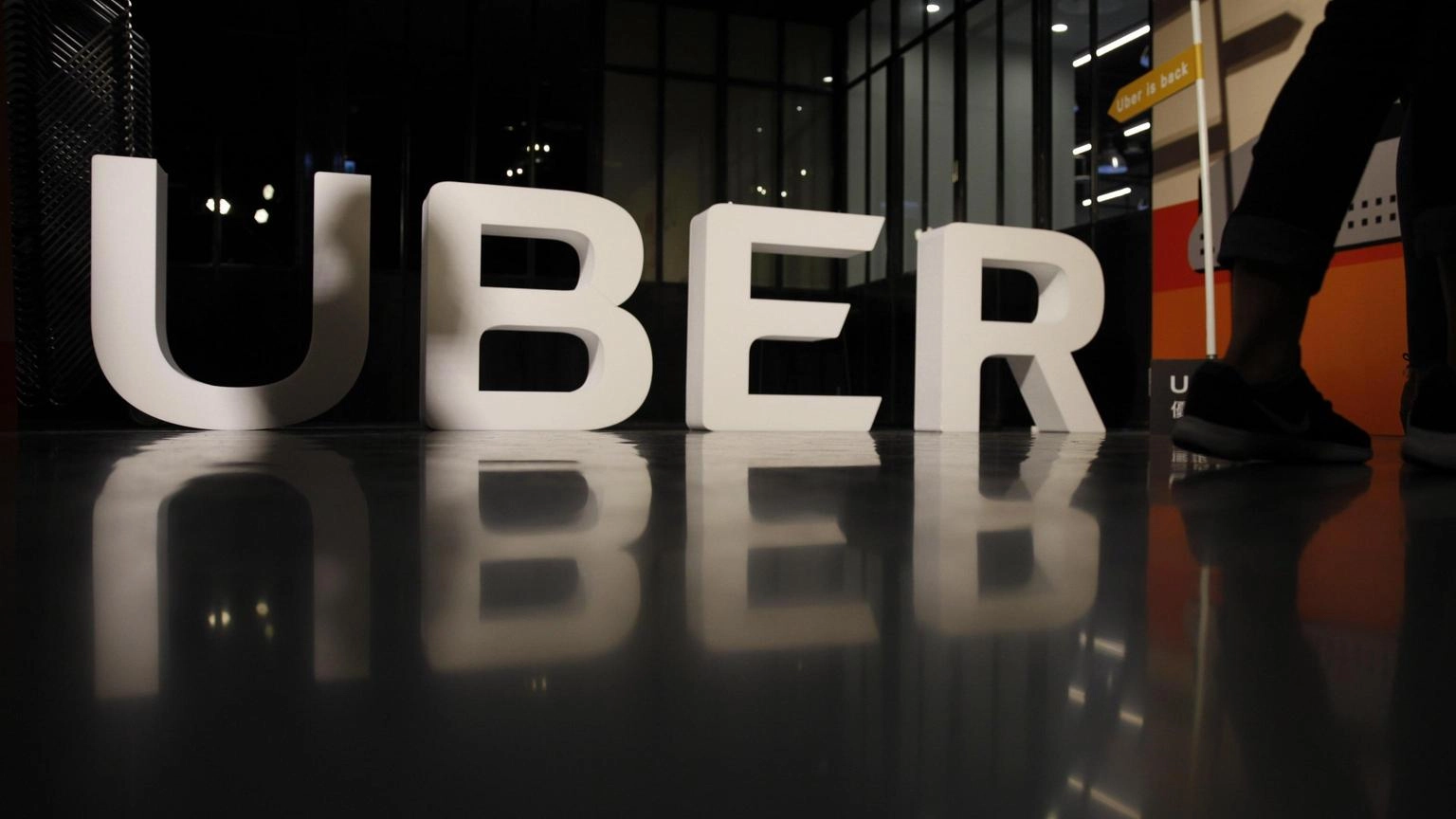 Ft, Uber ha valutato l'acquisizione di Expedia