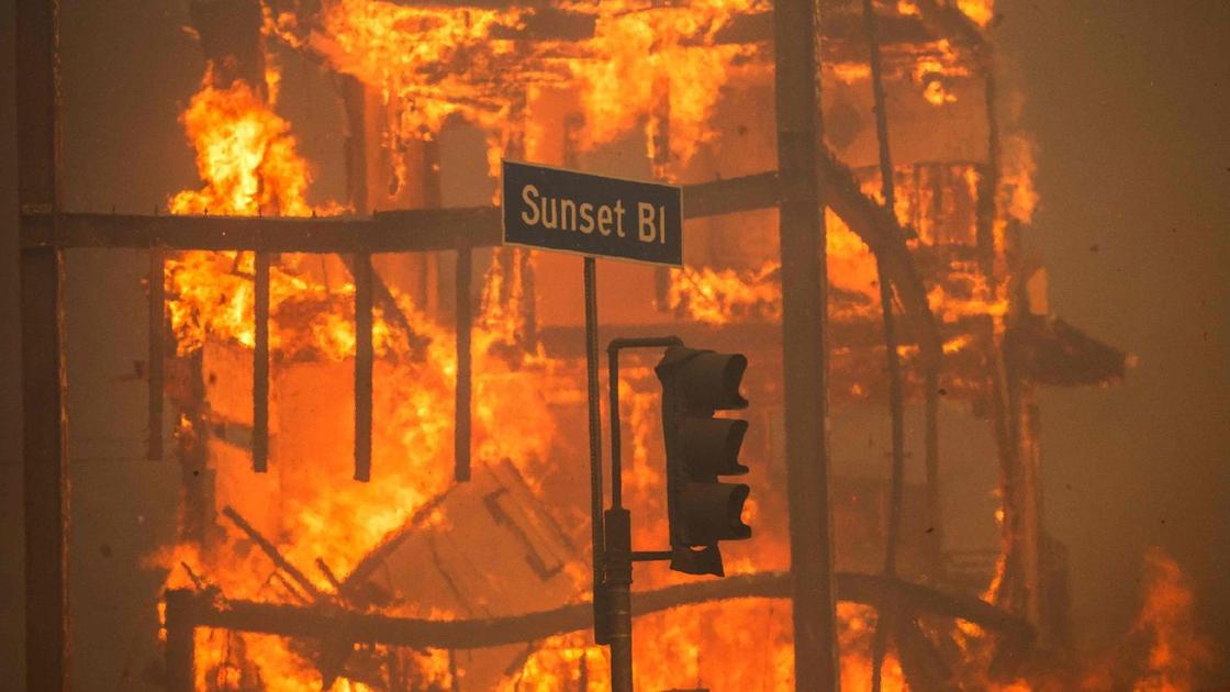 Incendi a Los Angeles, salgono a dieci le vittime. Secondo JP Morgan sarà il rogo più costoso della storia: 50 miliardi di dollari