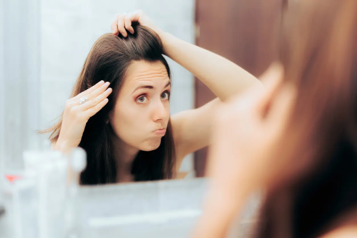 Invecchiamento dei capelli, come mantenere giovane la chioma dopo i 40 anni