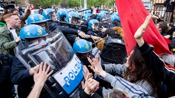 Scontri alla Sapienza tra polizia e studenti, arresti e feriti: tensione dopo il no al boicottaggio di Israele