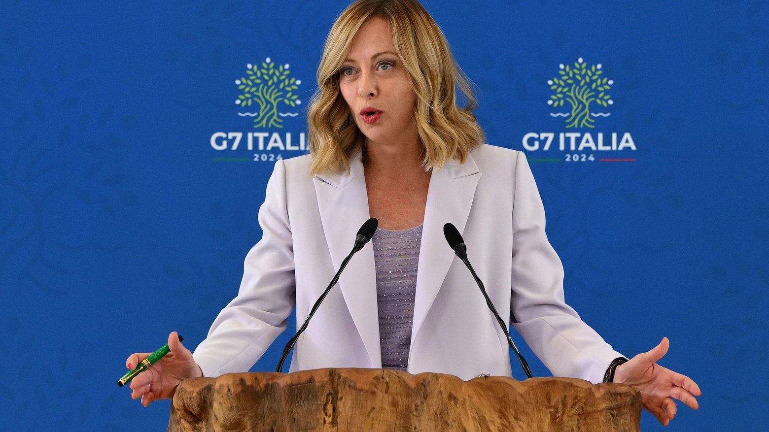 Giorgia Meloni durante la conferenza finale del G7 in Puglia (Ansa)