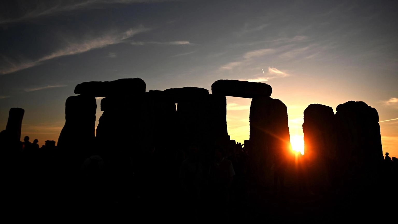 Ecoattivisti spruzzano vernice contro sito Stonehenge, 2 arresti