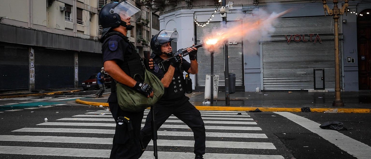 Scontri a Buenos Aires: decine di feriti e 150 arresti durante la protesta