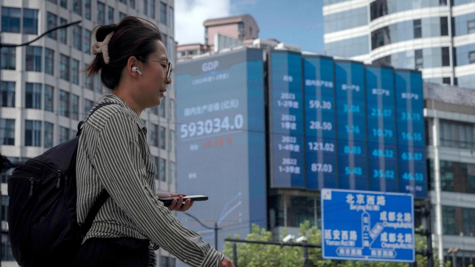 Borsa: Shanghai apre a +0,10%, Shenzhen a +0,04%