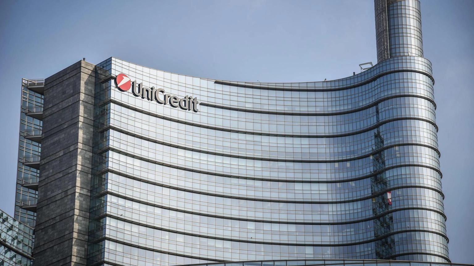 Unicredit compra il 4,5% di Commerzbank per 702 milioni