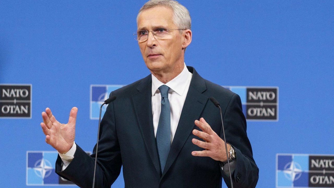 Il segretario generale della Nato Jens Stoltenberg durante la conferenza stampa di oggi (AFP)