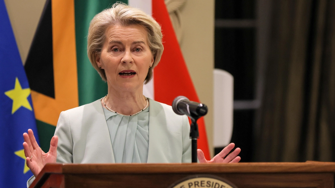 La presidente della Commissione Ue Ursula von der Leyen (Ansa)