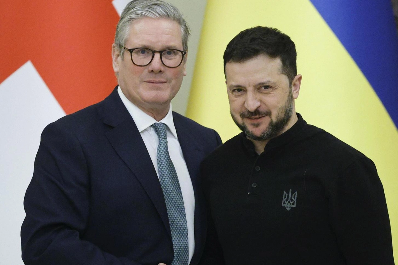 Keir Starmer e Volodymyr Zelensky