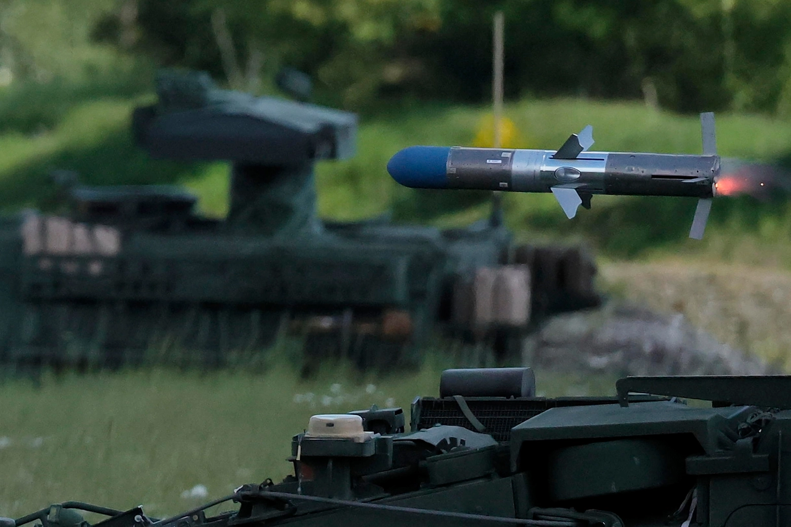Un missile anticarro lanciato durante un addestramento Nato a  Grafenwoehr, in Germania
