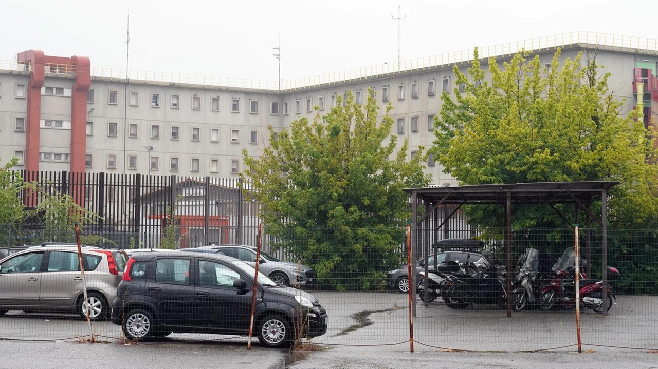 Il carcere della Dozza può ospitare 500 detenuti, attualmente ne ha 840