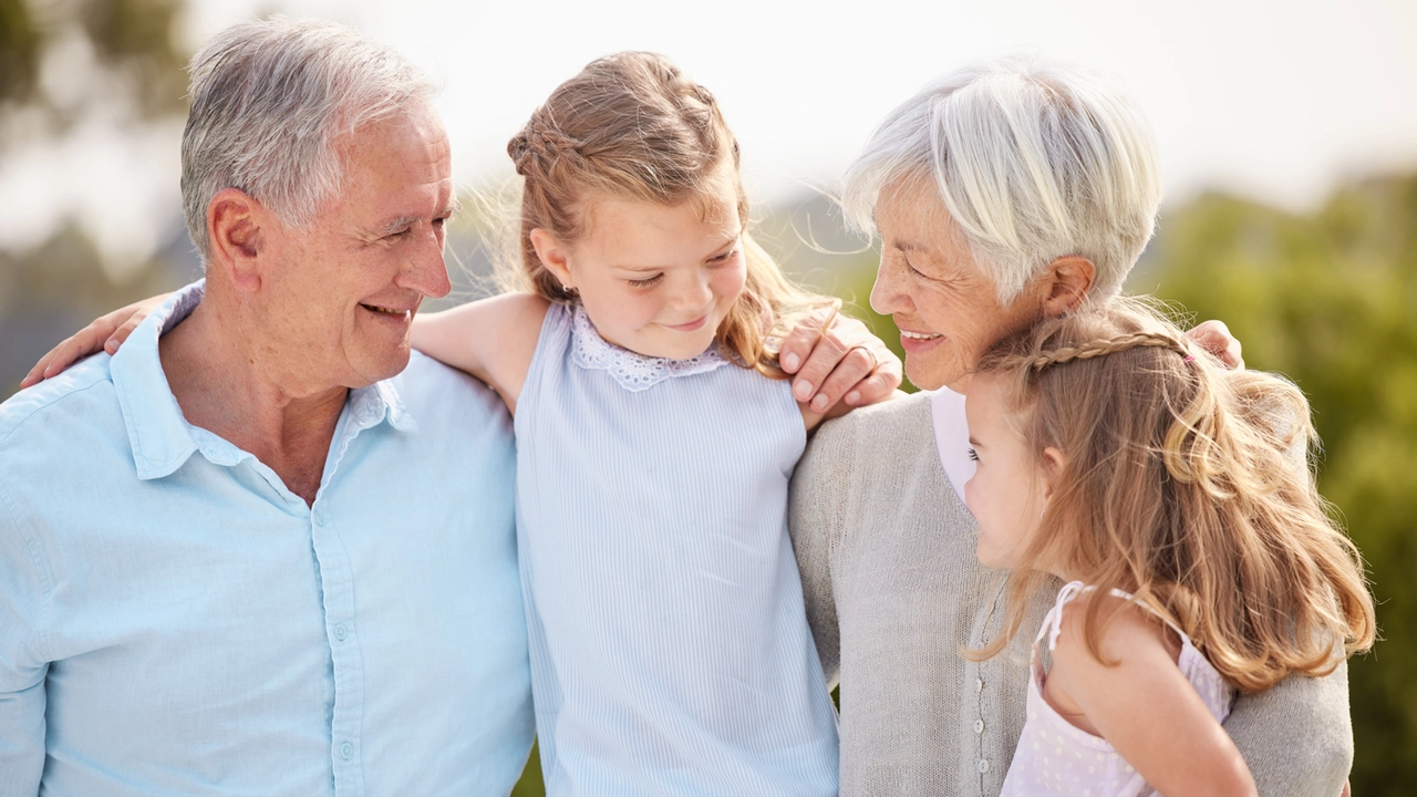 In Italia, la Festa dei Nonni si celebra il 2 ottobre. La Festa dei Nonni è stata istituita per legge il 31 luglio 2005 dal Parlamento italiano.