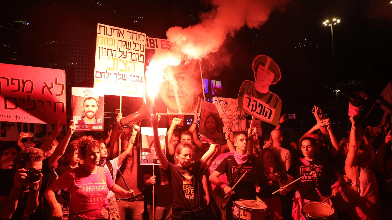 Manifestazione contro il governo Netanyahu (Epa)