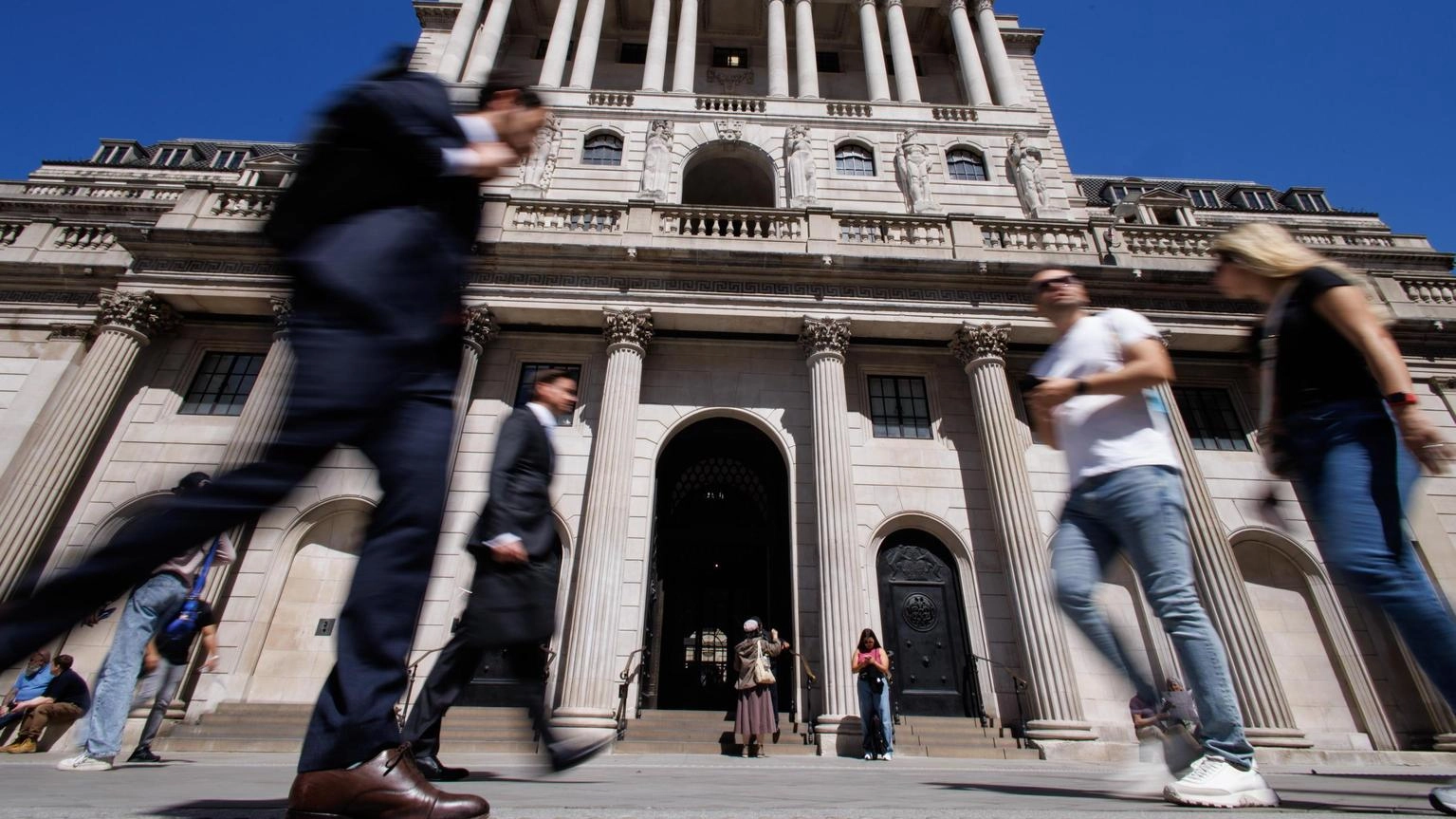 Bank of England taglia i tassi di interesse al 5%